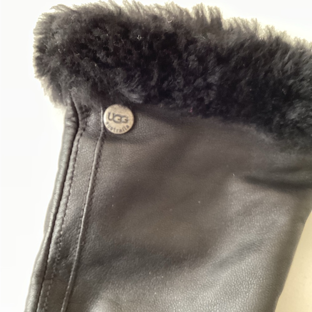 UGG Shorty Shearling-Cuff Leather Tech Gloves - image 3